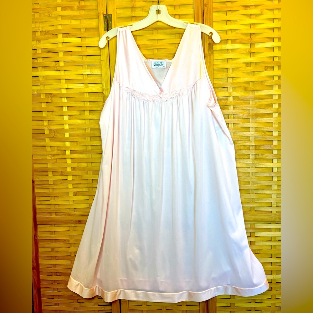 Women's Vanity Fair Nightgown Blush/Light Pink Sleeveless Satin size XL